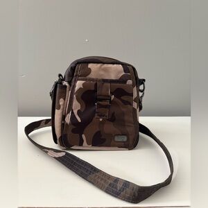 Camo Lug cross body bag